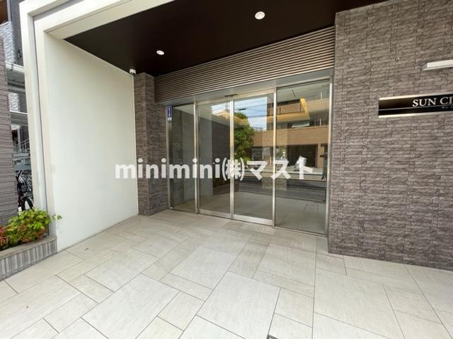 大阪市東成区東今里３丁目の賃貸マンションのエントランス