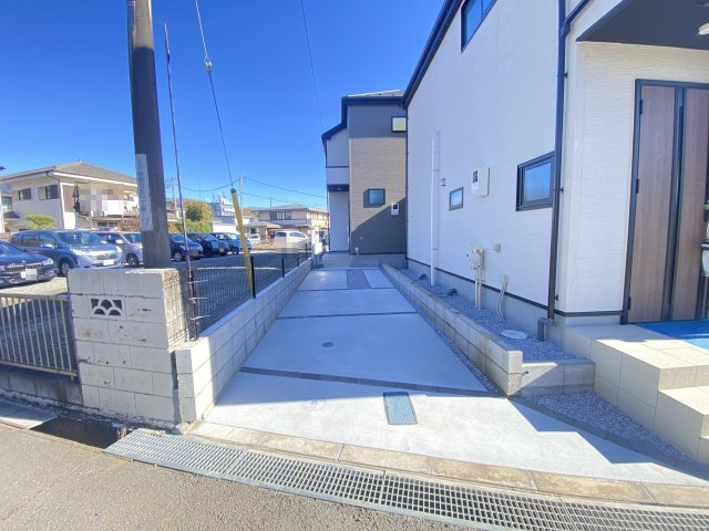 祝　成約済み　八王子市　中野山王　新築戸建ての駐車場|～仲介手数料無料☆八王子ひなた不動産～　八王子市中野山王　新築戸建て