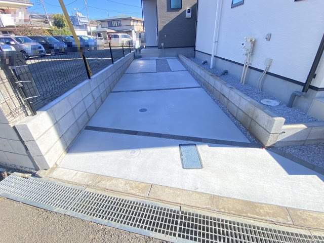 祝　成約済み　八王子市　中野山王　新築戸建ての駐車場|～仲介手数料無料☆八王子ひなた不動産～　八王子市中野山王　新築戸建て