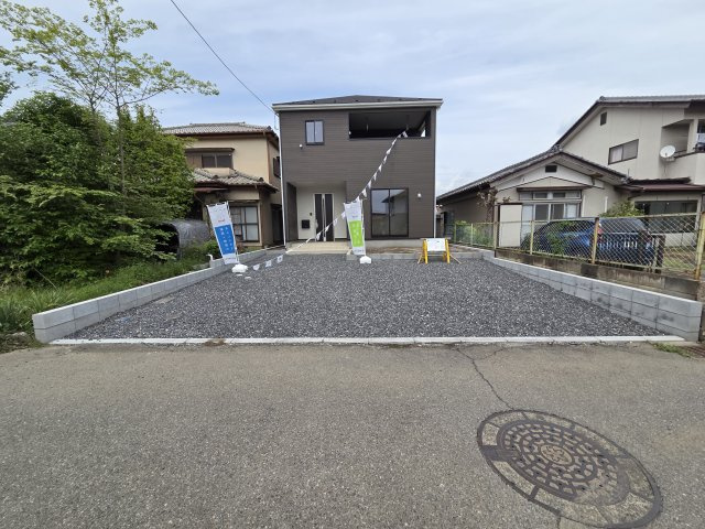 新築　みどり市大間々町大間々第12　Cradle Garden　1号棟の駐車場|現地写真　駐車は建物南側に並列3台可能です！