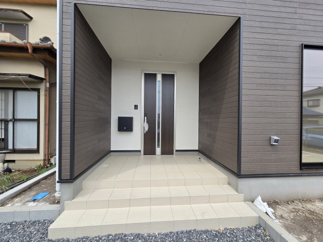 新築　みどり市大間々町大間々第12　Cradle Garden　1号棟の玄関|現地写真　TVモニタードアホン付きなので防犯面も安心です！
