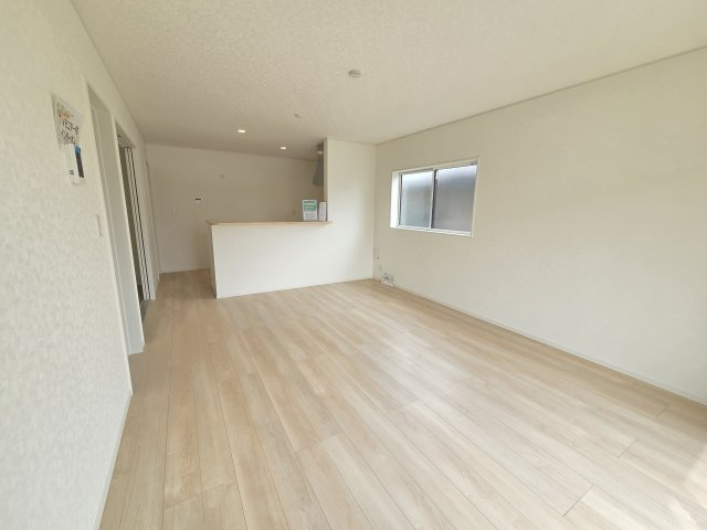 新築　みどり市大間々町大間々第12　Cradle Garden　1号棟の居間・リビング|現地写真　対面式のキッチンなので、家事をしながらご家族とのコミュニケーションが取れるのが嬉しいですね！