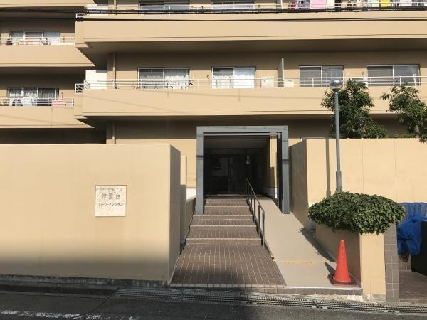 津雲台パークマンションのエントランス