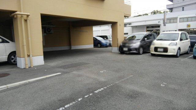 津雲台パークマンションの駐車場