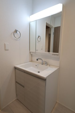 《仲介手数料無料》見沼区東大宮１丁目91-14新築一戸建てグラファーレの独立洗面台