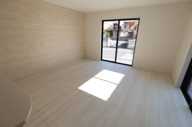 《仲介手数料無料》見沼区東大宮１丁目91-14新築一戸建てグラファーレの居間・リビング