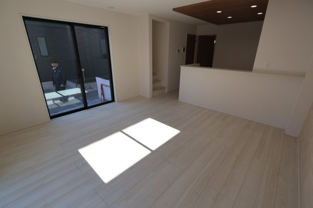 《仲介手数料無料》見沼区東大宮１丁目91-14新築一戸建てグラファーレの居間・リビング