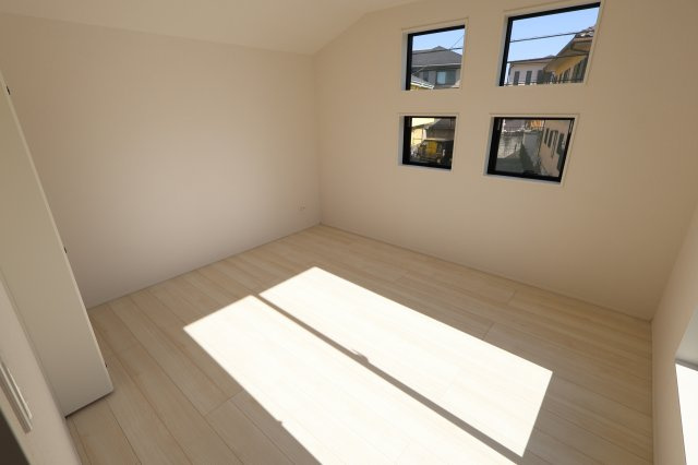 《仲介手数料無料》見沼区東大宮１丁目91-14新築一戸建てグラファーレの洋室