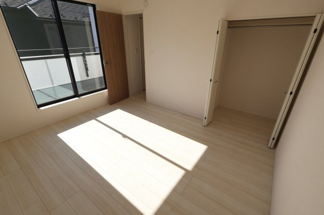 《仲介手数料無料》見沼区東大宮１丁目91-14新築一戸建てグラファーレの洋室