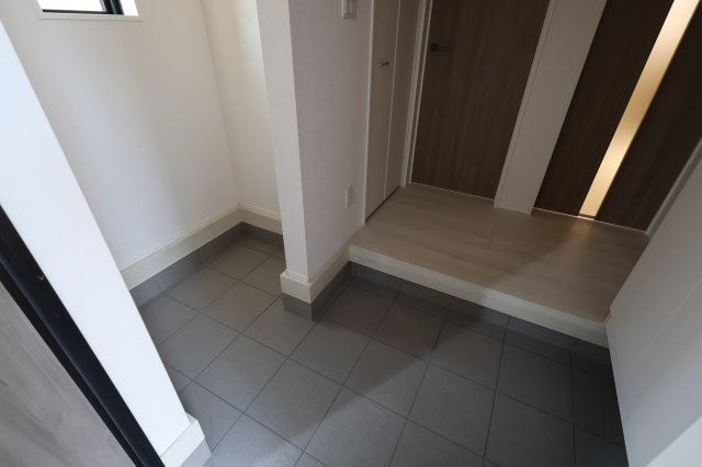 《仲介手数料無料》見沼区東大宮１丁目91-14新築一戸建てグラファーレの玄関