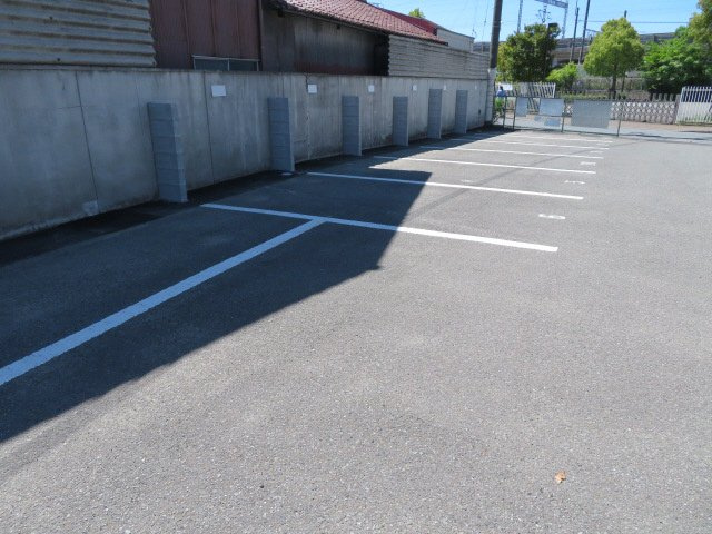 康照薗の駐車場