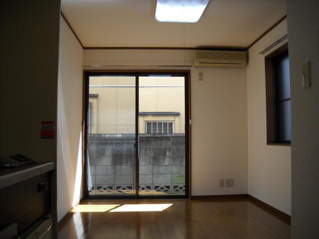 エージュ新小岩の洋室