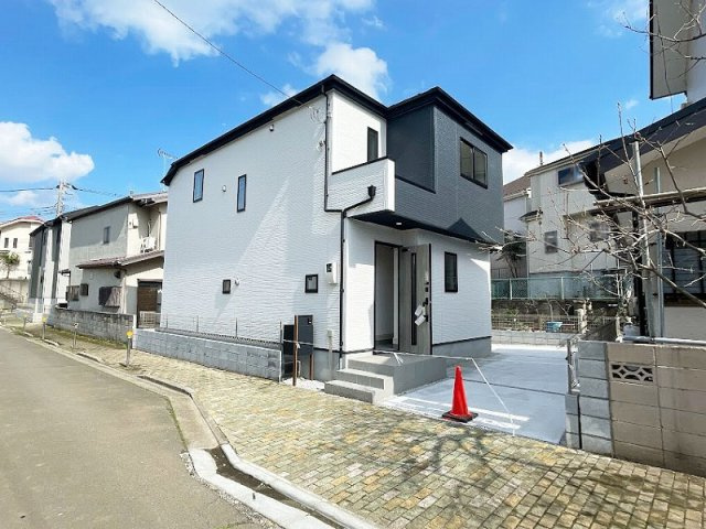 【間取り】 | 富士見市渡戸1丁目　新築一戸建住宅　全1棟　(ふじみ野店) | 2つのフリースペース、SC、パントリー付きの3LDK。水回りが一か所に集中、2WAY動線の洗面室、居室を通らず出入りができるバルコニーなど生活動線に配慮された設計です。
