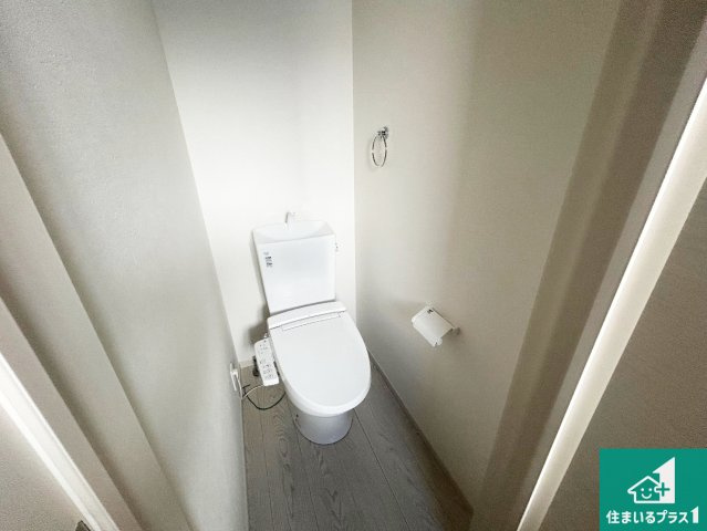 尼崎市武庫町　第2期　新築一戸建てのトイレ|1・2階の2ヶ所にあるので、朝の忙しい時間の順番待ちもなく、深夜の利用にも大変便利です。