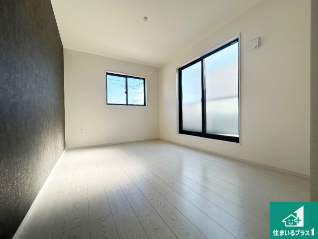 尼崎市武庫町　第2期　新築一戸建ての洋室|シンプルな洋室は、自分好みのインテリアが楽しめます♪ご家族とインテリアや家具を選びに行くのは新築購入時の醍醐味の一つです。ぜひお楽しみください♪