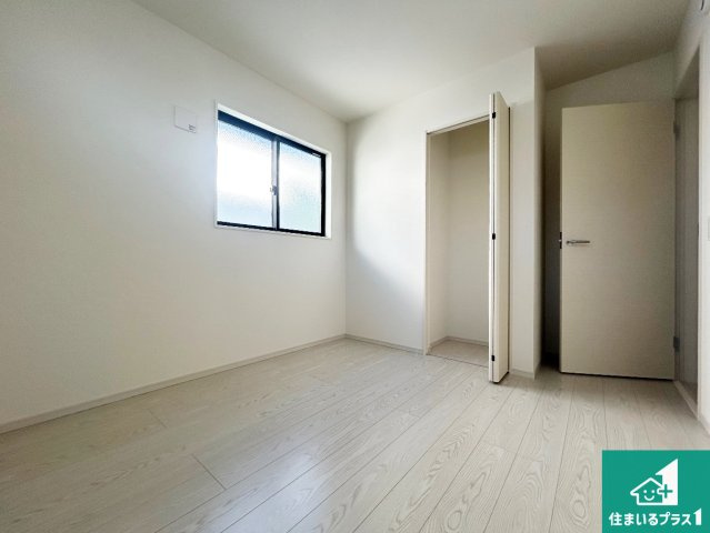 尼崎市武庫町　第2期　新築一戸建ての洋室|シンプルな洋室は、自分好みのインテリアが楽しめます♪ご家族とインテリアや家具を選びに行くのは新築購入時の醍醐味の一つです。ぜひお楽しみください♪