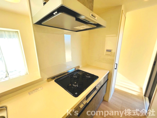 茅ヶ崎市緑が浜　ライオンズガーデン湘南緑が浜のキッチン|3口ガスコンロでお料理の幅も広がります♪