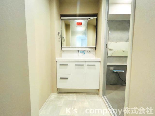 茅ヶ崎市緑が浜　ライオンズガーデン湘南緑が浜の独立洗面台|収納力もある洗面台♪