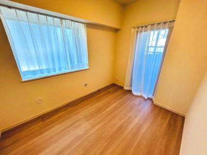 茅ヶ崎市緑が浜　ライオンズガーデン湘南緑が浜の洋室|2面採光で陽当たり・通風ともに良好です！