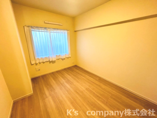 茅ヶ崎市緑が浜　ライオンズガーデン湘南緑が浜の寝室|窓もあり、通風も良好な洋室は寝室にぴったりです☆