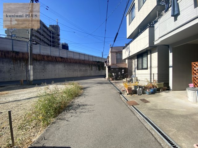 大阪市城東区成育4丁目の前面道路含む現地写真