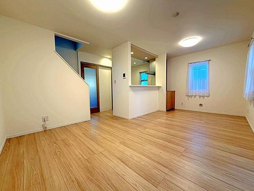 【仲介手数料０円】茅ヶ崎市菱沼1丁目　中古一戸建ての居間・リビング|茅ヶ崎市菱沼1丁目　中古一戸建て
