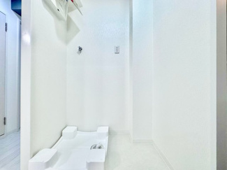 【ランドリースペース】 | 丹波橋日光ハイツ | 【洗濯機置場】
《デイリーカナートイズミヤ 伏見店》まで車約5分と気軽にショッピングが楽しめます