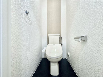 【トイレ】 | 丹波橋日光ハイツ | 温水洗浄機能、暖房便座付きで寒い時期も安心です。