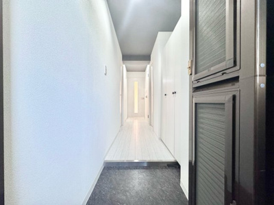 【玄関】 | 丹波橋日光ハイツ | 一度、実際にご覧になってみませんか？暮らしやすい周辺環境も含め、スタッフがご案内いたします。お家探しの第一歩としてでも大丈夫です(^^)/お気軽にお問い合わせ下さいね♪