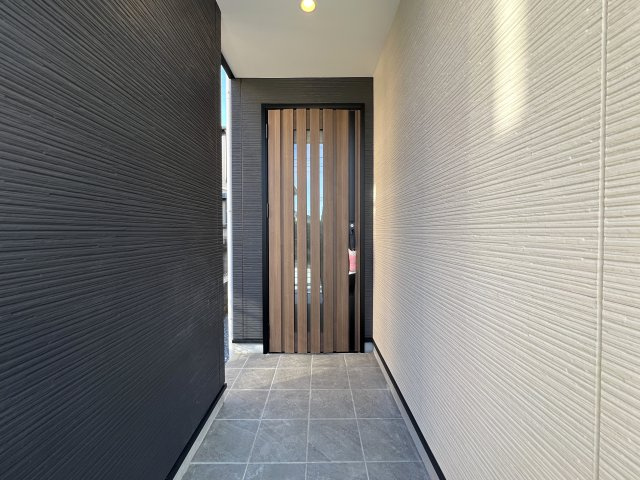 旭区で住みたい街といったらココ！！【旭区白根６丁目新築戸建】の玄関