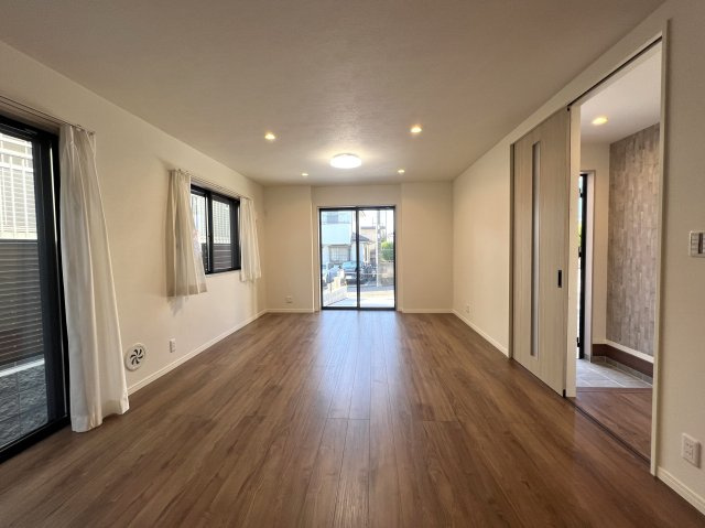 旭区で住みたい街といったらココ！！【旭区白根６丁目新築戸建】の居間・リビング