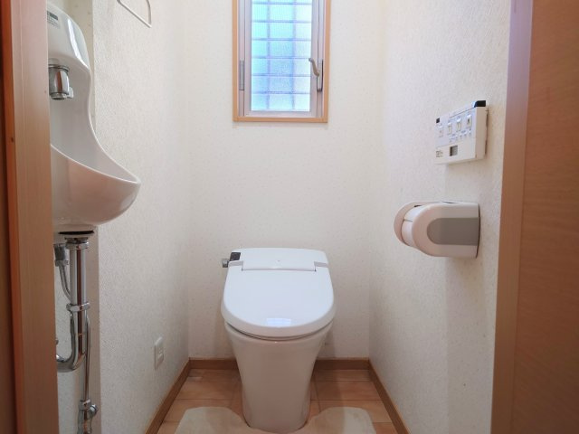 売中古戸建　藤枝市高岡2丁目のトイレ