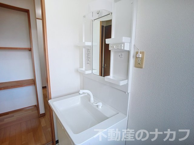 コーポアルカスの独立洗面台|※地震前の写真です