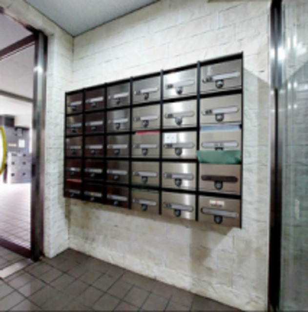 シャンフレア北浦和のエントランス|集合郵便ポスト！