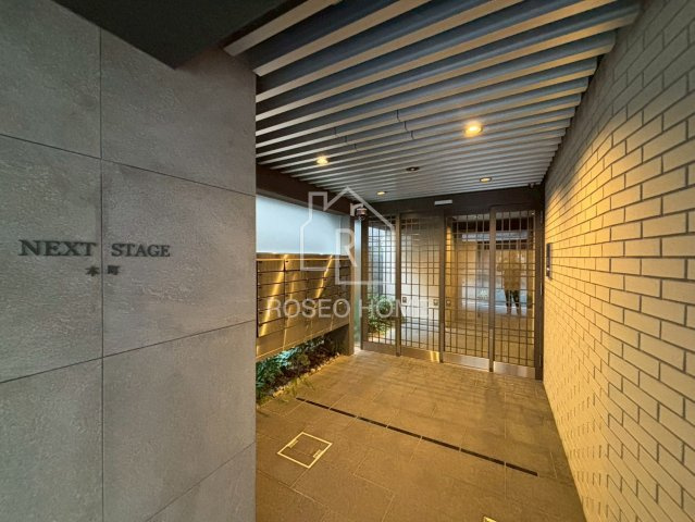 ネクストステージ本町のエントランス