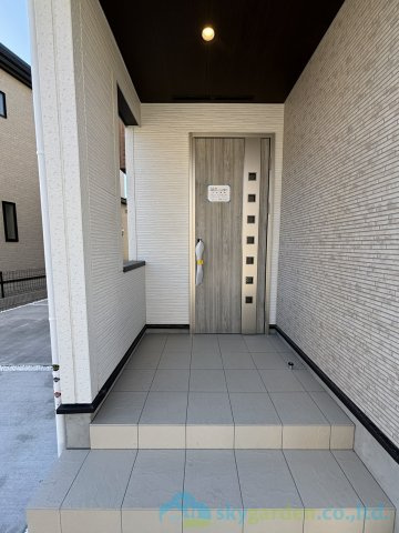 平塚市纏　新築戸建　全10棟10号棟の玄関