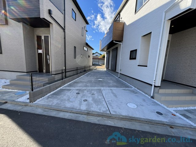 平塚市纏　新築戸建　全10棟10号棟の駐車場