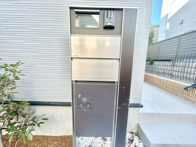 杉並区下高井戸4丁目　新築戸建の浴室|追い焚き機能付きのため、帰りが遅くなった日にも温かい湯船に浸かって疲れを癒すことができます。