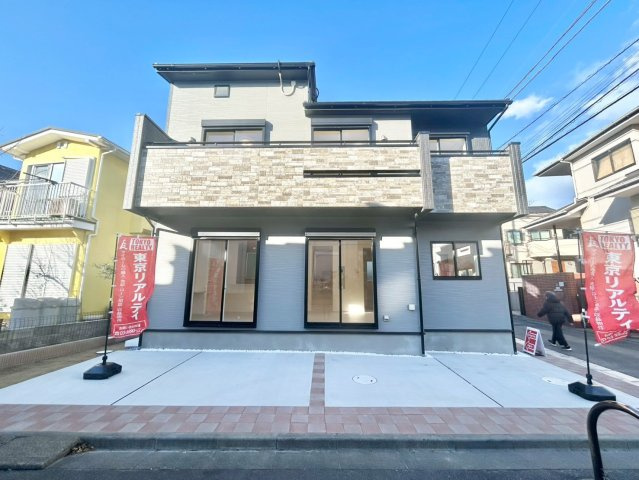 杉並区下高井戸4丁目　新築戸建の外観|朝日が入りやすく快適に過ごせる南東角地！朝日を浴びて1日をスタートできます！

現地ご見学希望・資料請求などお気軽にお問い合わせ下さい！
03-5990-5201