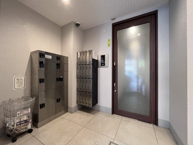 ロイヤルフィオーレあびこのエントランス