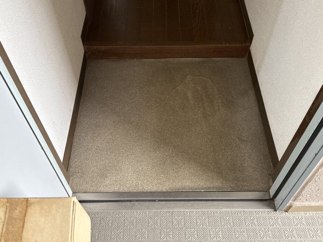 クリスタル西庄の玄関