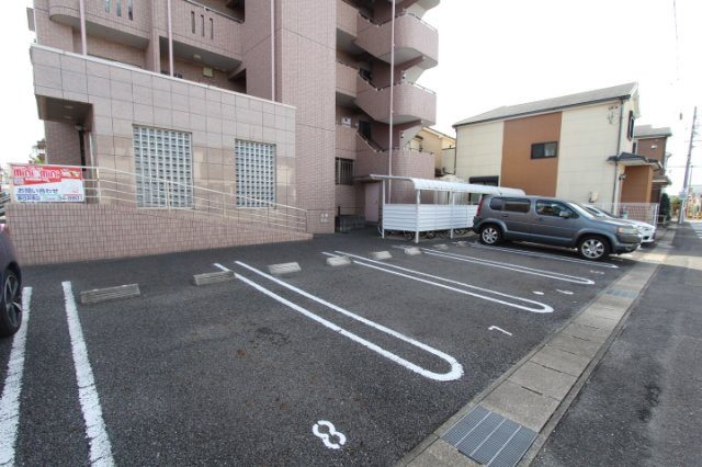 カーム香雅の駐車場