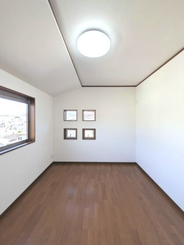 君影町６丁目戸建の洋室