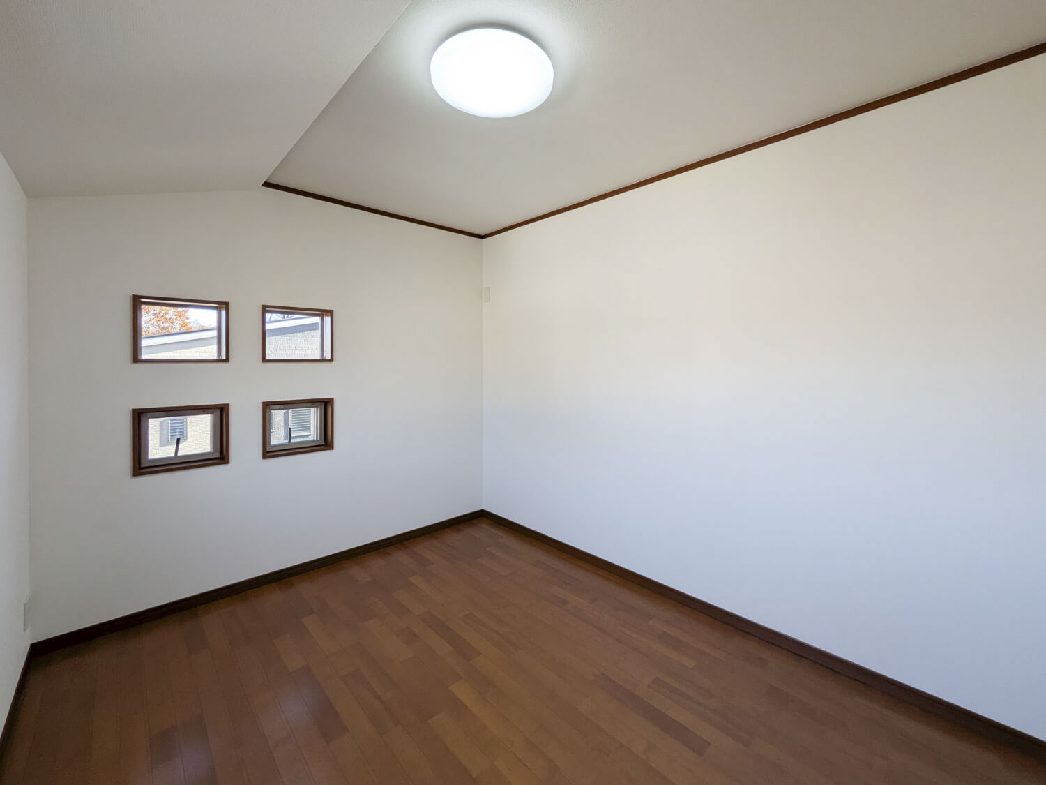 君影町６丁目戸建の洋室