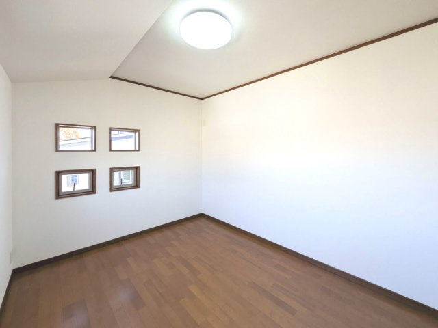 君影町６丁目戸建の洋室