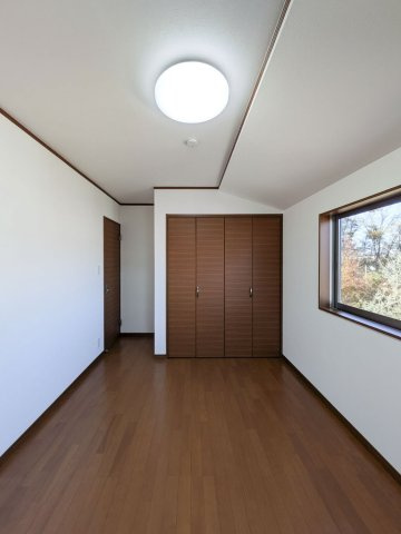 君影町６丁目戸建の洋室