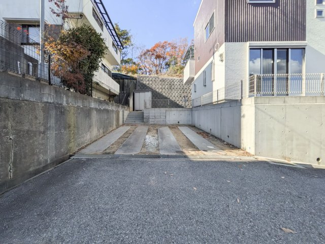 君影町６丁目戸建の駐車場