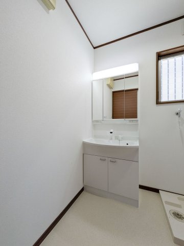 君影町６丁目戸建の独立洗面台