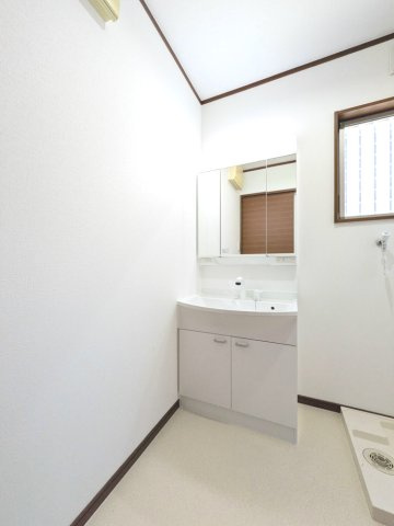 君影町６丁目戸建の独立洗面台