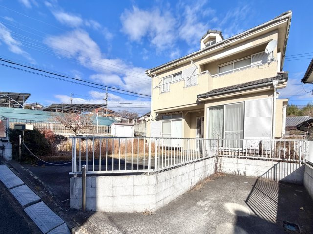 【中古戸建】渋川市金井の外観|■外観｜ここから始まる「日常」はご家族にとってかけがえのない時間となります。少しでも豊かに、快適に。